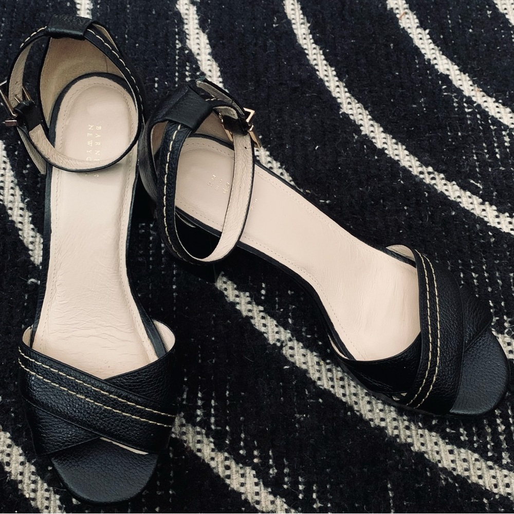 BARNEYS NEW YORK | PLATFORM SANDALS | WOMENS | SZ10 | BLACK PEBBLE LEATHER | EUC